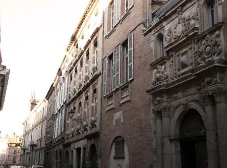 阿涛特卡尔美斯酒店 *